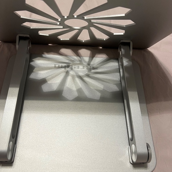 Skrebba laptop stand - Picture 4 of 5